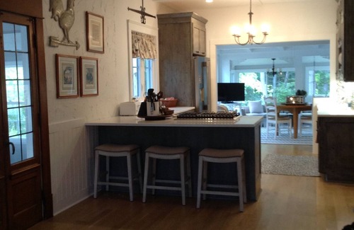 Willoughby Other | Top-Rated The Coop Farmhouse with Breakfast & Kitchen Access