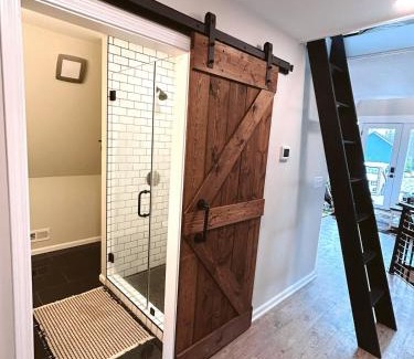 Flat Rock House | The Coop NEW A-frame Hot Tub, Fire Pit, Loft
