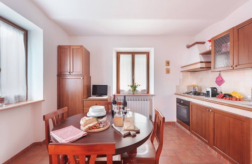 Magione Apartment | Inviting Stay at The Coot Complex "The Cavijone" with Views