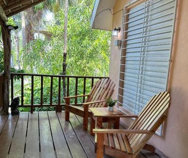 Caye Caulker House | Cozy Oceanfront Escape at The Coral Casa - 4-Star Retreat