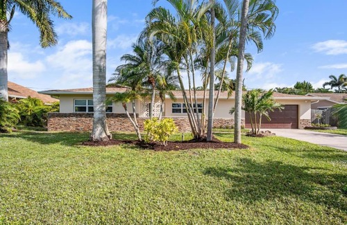 Palm River Estates Villa | Unforgettable Stays at The Coral of Naples - 4-Star Escape
