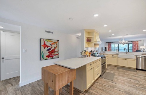 Boca Grande Condo | CoralKing Condo #203: Family-Friendly Retreat with Pool
