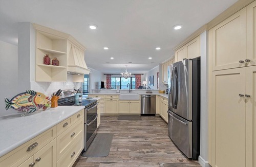 Boca Grande Condo | CoralKing Condo #203: Family-Friendly Retreat with Pool