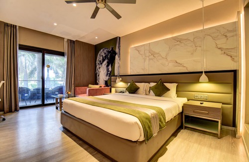 Pune Hotel | Relax at The Corinthians Resort & Club with Pool and Spa