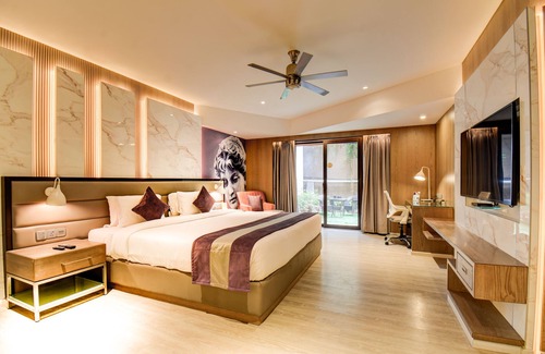 Pune Hotel | Relax at The Corinthians Resort & Club with Pool and Spa