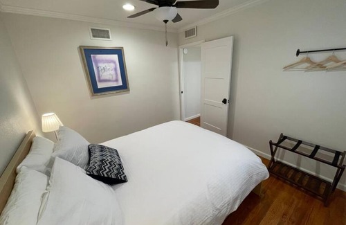 El Centro Villa | Guest Rated 10/10: The Corner Cottage with Family-Friendly Dining