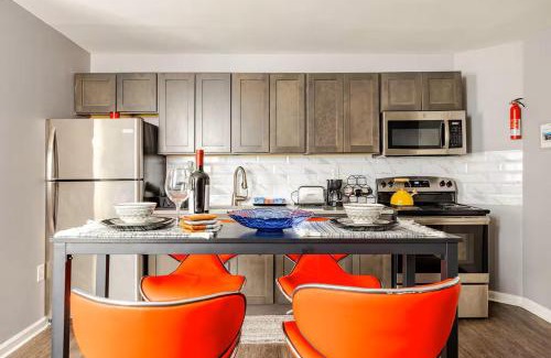 West Orange Apartment | The Corner Flat Near Cafe