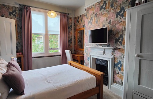 Lowestoft Bed & Breakfast | Experience The Corner House: Guest Rated 9.8 with Breakfast
