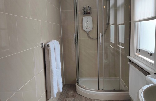 Lowestoft Bed & Breakfast | Experience The Corner House: Guest Rated 9.8 with Breakfast