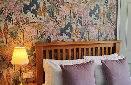 Lowestoft Bed & Breakfast | Experience The Corner House: Guest Rated 9.8 with Breakfast