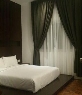 Pontian Bed & Breakfast | Discover The Corner House: Family-Friendly Retreat Awaits