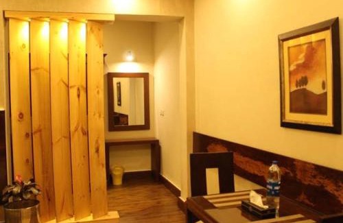 Gulshan-E-Jamal Hotel | Elegant Palace: Family-Friendly Stay with Breakfast Included