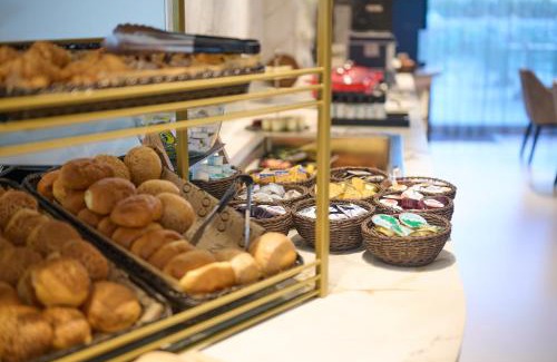 Nieuwpoort-Bad Hotel | Elegant Stay at The CORNR Hotel: Pet-Friendly & Spa Access