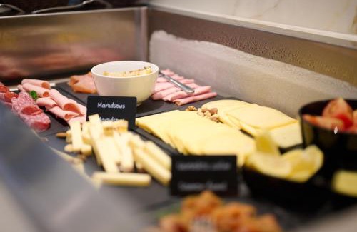 Nieuwpoort-Bad Hotel | Elegant Stay at The CORNR Hotel: Pet-Friendly & Spa Access