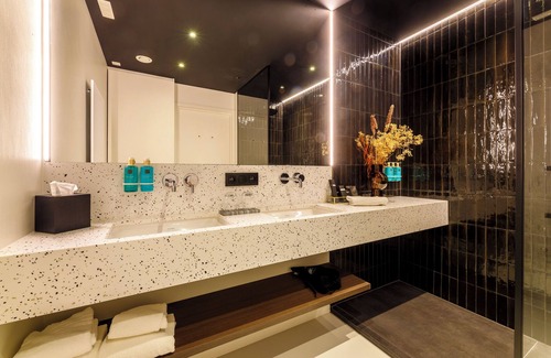 Nieuwpoort-Bad Hotel | Discover The CORNR Hotel: 4-Star Comfort with Pool & Spa
