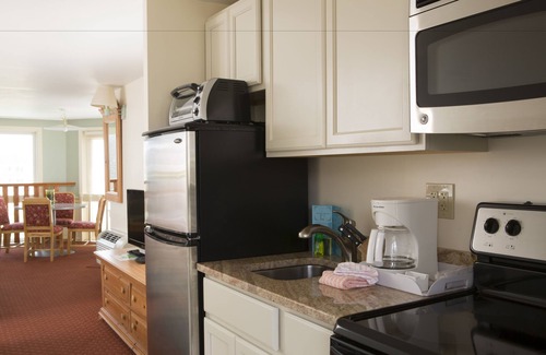 Dennis Port Hotel | Oceanfront Bliss at The Corsair & Cross Rip Resort