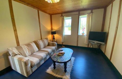 Connacht Apartment | Experience Comfort at The Cosy Cabin - Rated 8.7/10