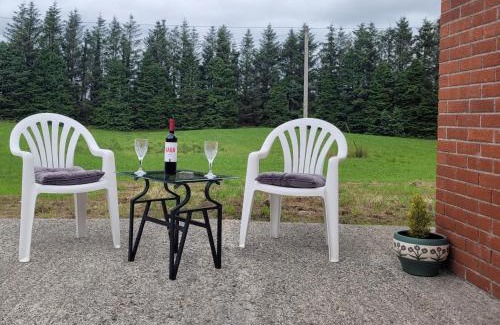 Connacht Apartment | Experience Comfort at The Cosy Cabin - Rated 8.7/10
