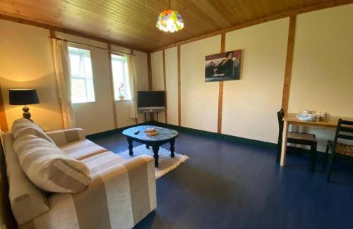 Connacht Apartment | Experience Comfort at The Cosy Cabin - Rated 8.7/10