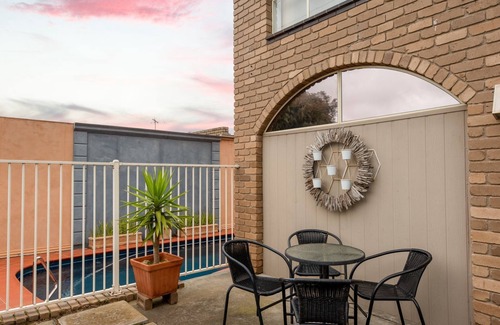 Portarlington House | Comfortable Stay at The Cosy Room in Arlingtons