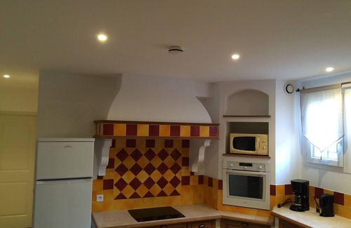 St.-Remy-de-Provence Other | Discover The Cottage of Scents "Les Arlésiennes" Retreat