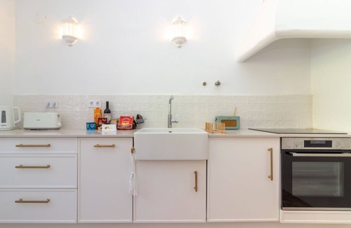 Poco Partido House | Convenient Cottage - Cozy 2 Bed Villa Near Town Center