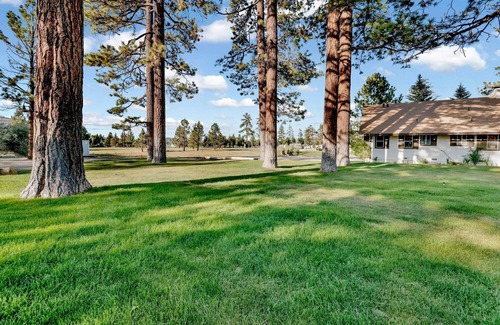 Big Bear Hotel | Cozy Cottage #2153 with Child-Friendly Amenities
