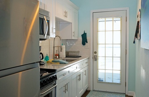 Clearwater Beach Cottage | Beachside Retreat: The Cottage with Pool & Ocean Views