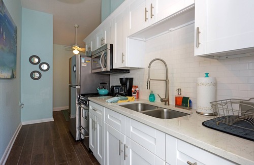 Clearwater Beach Cottage | Beachside Retreat: The Cottage with Pool & Ocean Views