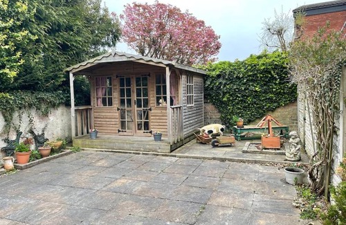 Southport House | Idyllic Cottage Retreat: Pet & Child Friendly Getaway