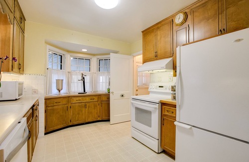 Regina Cottage | Exceptional Stay at The Cottage: Urban Retreat with Spa