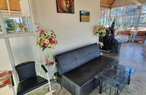Chaiyaphum Hotel | Cozy Retreat at The Cottage in Chiyaphum with Breakfast