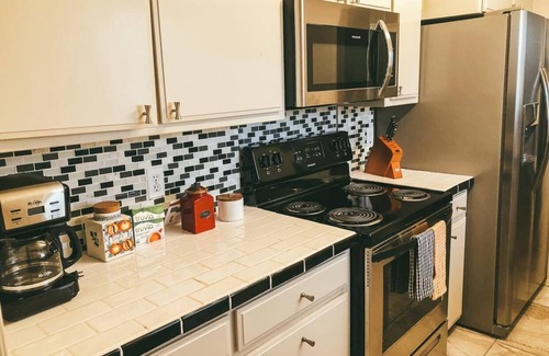 Weatherford House | Guest Rated 10/10: The Cottage at Clark Gardens Awaits