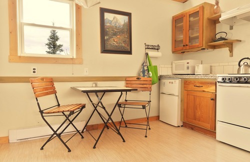 Driggs Cottage | Experience The Cottage at Heron Glass in Driggs - Top Rated!
