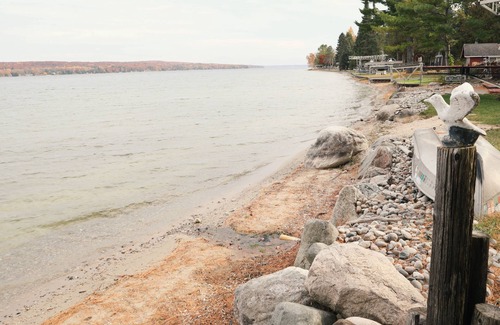 Hubbard Lake House | Pet-Friendly Getaway at The Cottage at Hubbard Lake