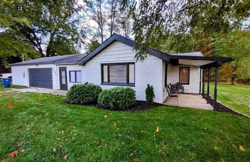 Portage House | Discover The Cottage At Long Lake with Scenic Views