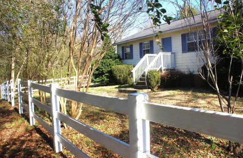 Cullman Cottage | Inviting Getaway at The Cottage At Meadowbrook - Guest Rated 9.8