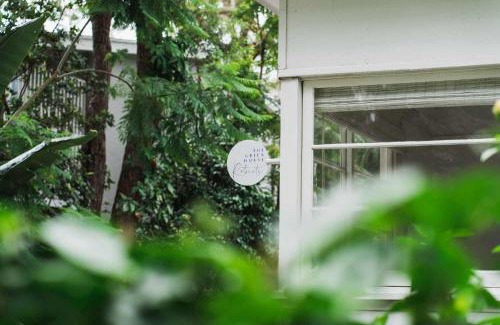Pearl Beach House | Elegant Oceanfront Retreat at The Cottage at Pearl Beach