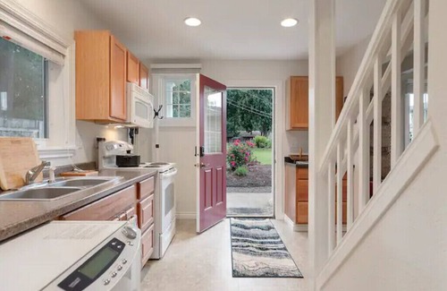 Tigard Cottage | Top-Rated Ocean View Retreat at River Run with Spa