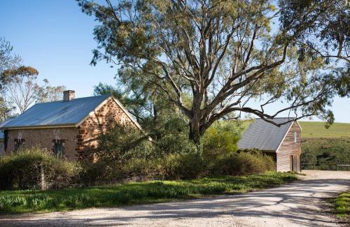 Lyndoch House | Relax at The Cottage at Riverside Farm - 4-Star Family Retreat