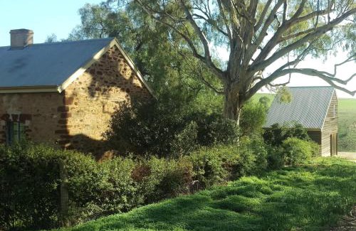 Lyndoch House | Relax at The Cottage at Riverside Farm - 4-Star Family Retreat
