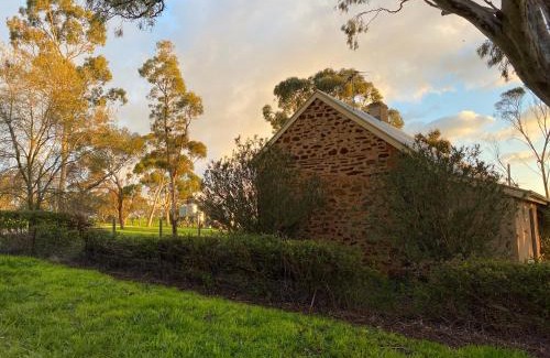 Lyndoch House | Relax at The Cottage at Riverside Farm - 4-Star Family Retreat