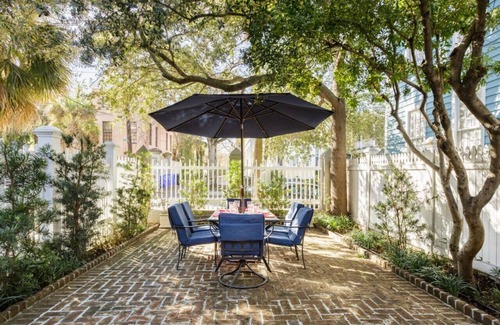 Downtown Charleston Cottage | Experience The Cottage at St. Philip Square - Guest Rated 9.8