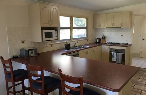 Longreach Cottage | Discover The Cottage at Shoalhaven Lodge: Waterfront Retreat
