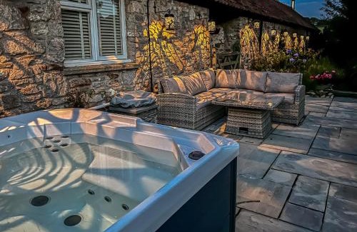 Langford House | Cozy Retreat at The Cottage At West Brinsea Farm