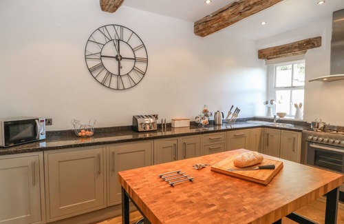 Sowerby Bridge Cottage | Relax at The Cottage, Beeston Hall with Hot Tub & Pets Welcome