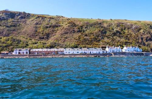 Burnmouth House | Oceanfront Escape at The Cottage By The Sea, Scotland