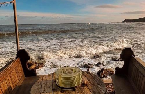 Burnmouth House | Oceanfront Escape at The Cottage By The Sea, Scotland