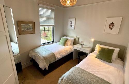 Newcastle House | Oceanfront Family Retreat at The Cottage Central Newcastle