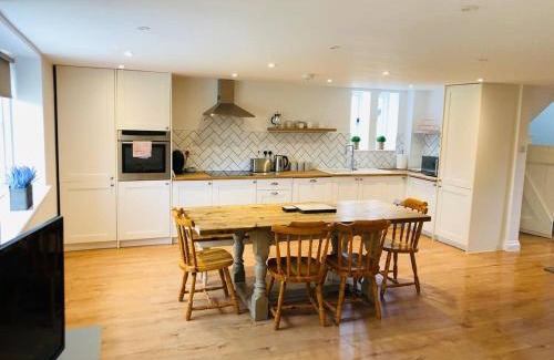 Halstead House | Cozy Cottage: Family-Friendly Retreat with Great Reviews